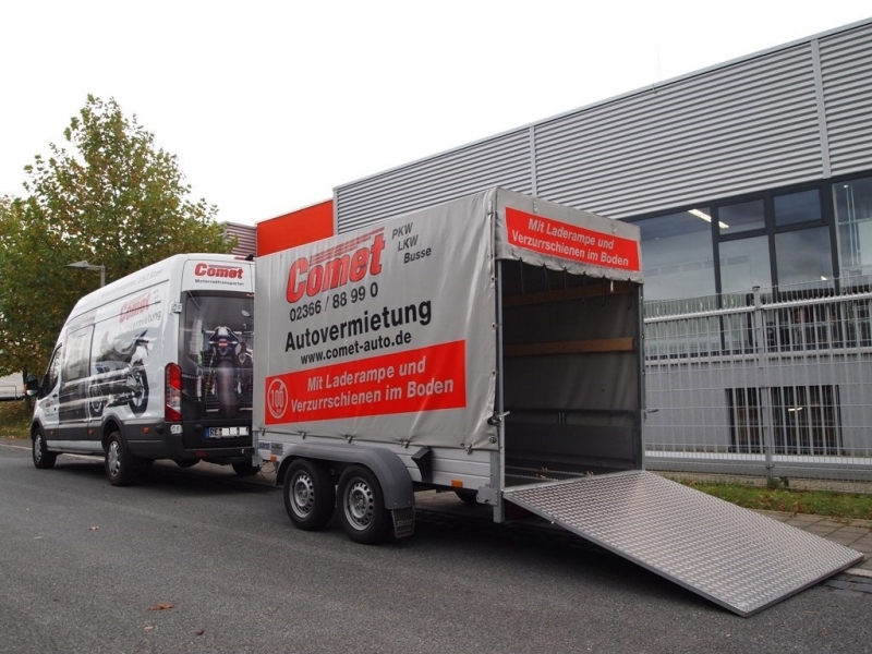 autovermietung_comet_tandem_anhaenger_mit_rampe_01.JPG