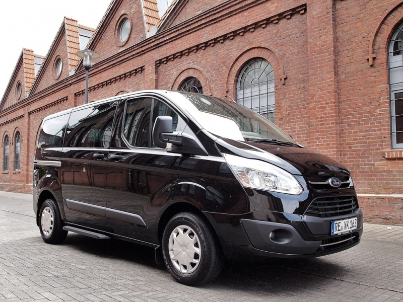 ford-Custom_9_sitzer_bus_comet_autovermietung-02.JPG