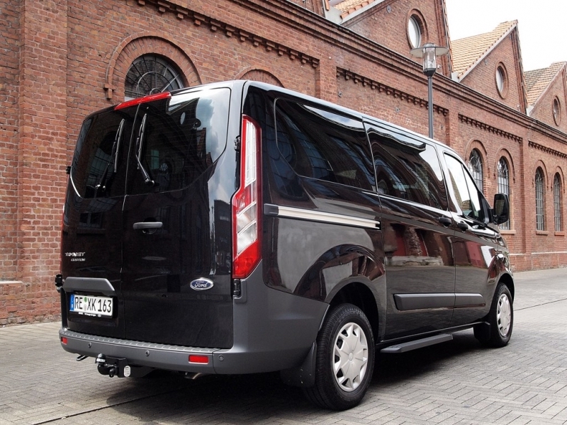 ford-Custom_9_sitzer_bus_comet_autovermietung-03.JPG