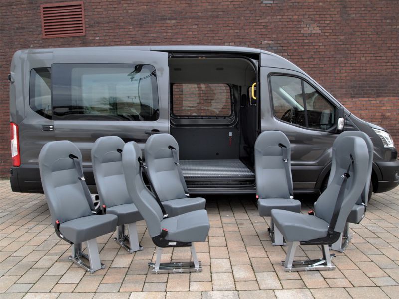 Rollstuhl_Bus_Ford_Transit_9_Sitzer_Autovermietung_Comet_1.JPG