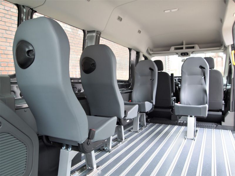 Rollstuhl_Bus_Ford_Transit_9_Sitzer_Autovermietung_Comet_10.JPG