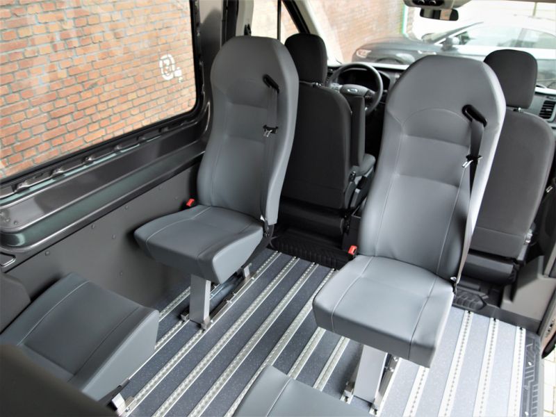 Rollstuhl_Bus_Ford_Transit_9_Sitzer_Autovermietung_Comet_11.JPG