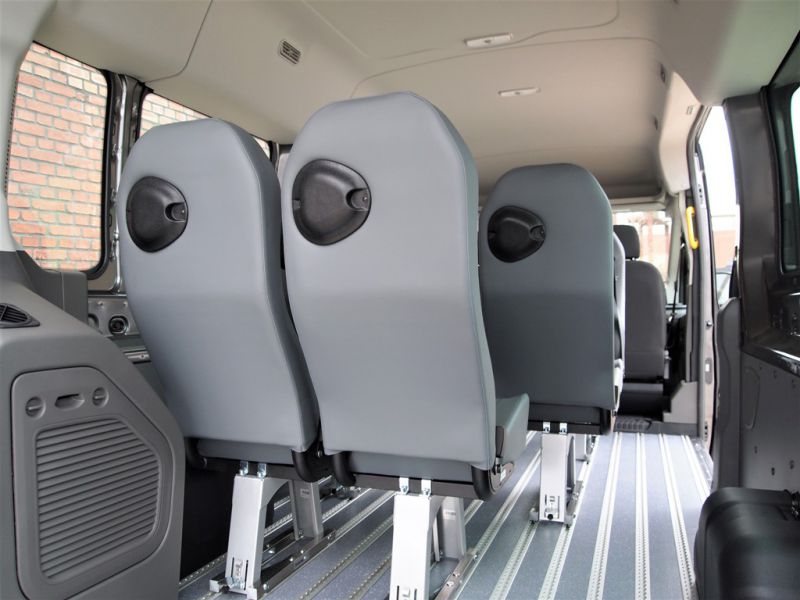Rollstuhl_Bus_Ford_Transit_9_Sitzer_Autovermietung_Comet_12.JPG