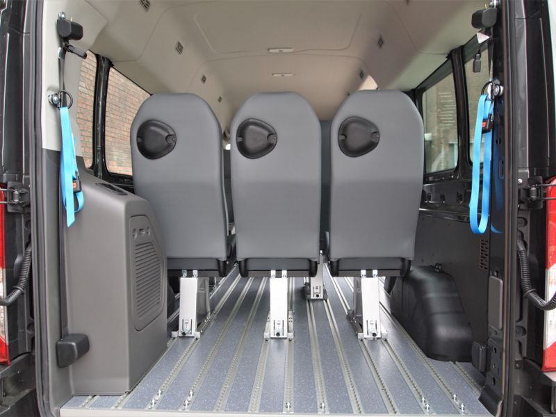 Rollstuhl_Bus_Ford_Transit_9_Sitzer_Autovermietung_Comet_13.JPG