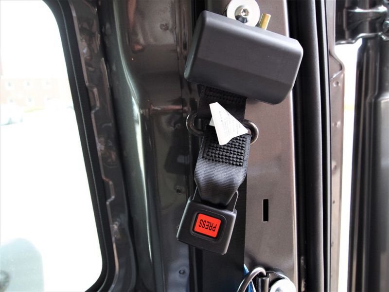 Rollstuhl_Bus_Ford_Transit_9_Sitzer_Autovermietung_Comet_17.JPG