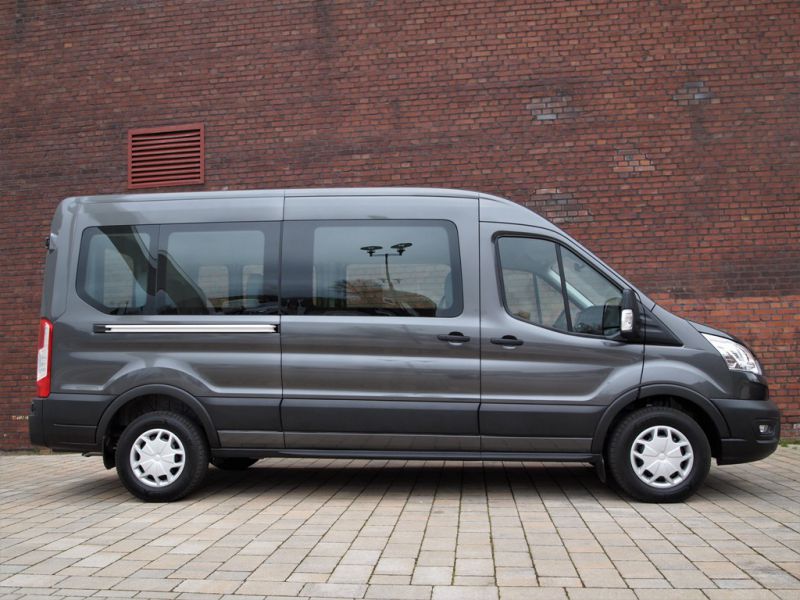 Rollstuhl_Bus_Ford_Transit_9_Sitzer_Autovermietung_Comet_2.JPG