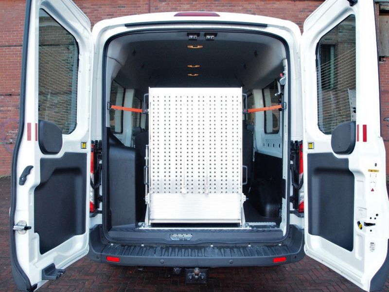 Rollstuhl_Bus_Ford_Transit_9_Sitzer_Autovermietung_Comet_20.JPG