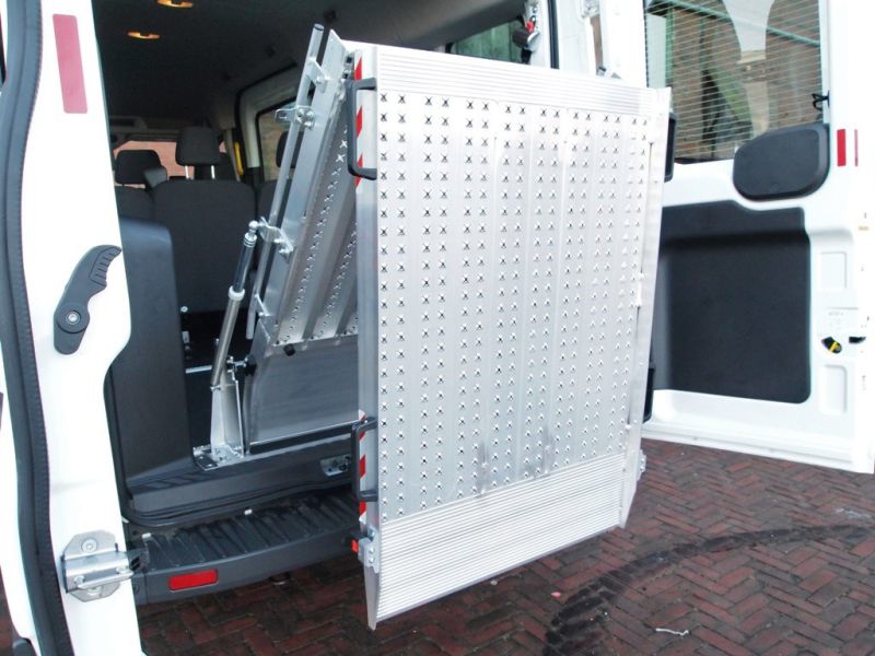 Rollstuhl_Bus_Ford_Transit_9_Sitzer_Autovermietung_Comet_21.JPG