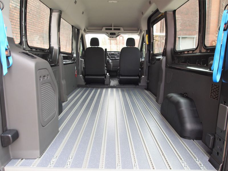 Rollstuhl_Bus_Ford_Transit_9_Sitzer_Autovermietung_Comet_6.JPG