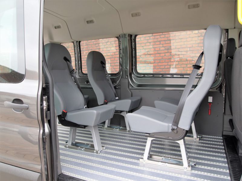 Rollstuhl_Bus_Ford_Transit_9_Sitzer_Autovermietung_Comet_7.JPG
