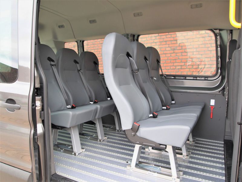Rollstuhl_Bus_Ford_Transit_9_Sitzer_Autovermietung_Comet_8.JPG