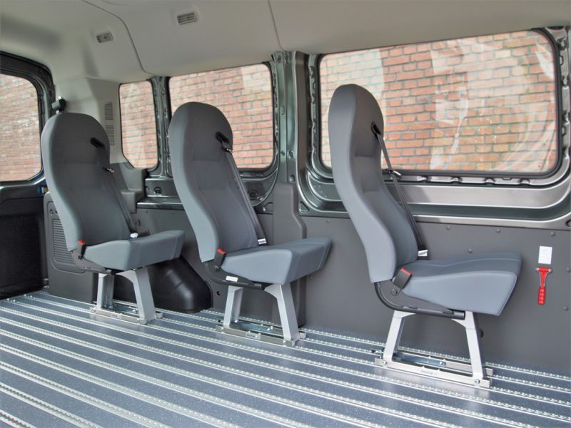 Rollstuhl_Bus_Ford_Transit_9_Sitzer_Autovermietung_Comet_9.JPG