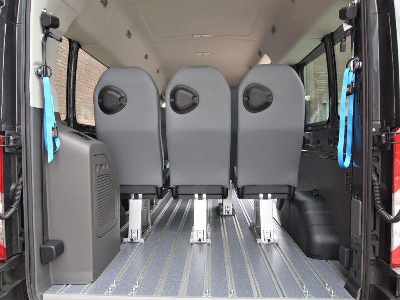 Rollstuhl_Bus_Ford_Transit_9_Sitzer_Autovermietung_Comet_13.JPG