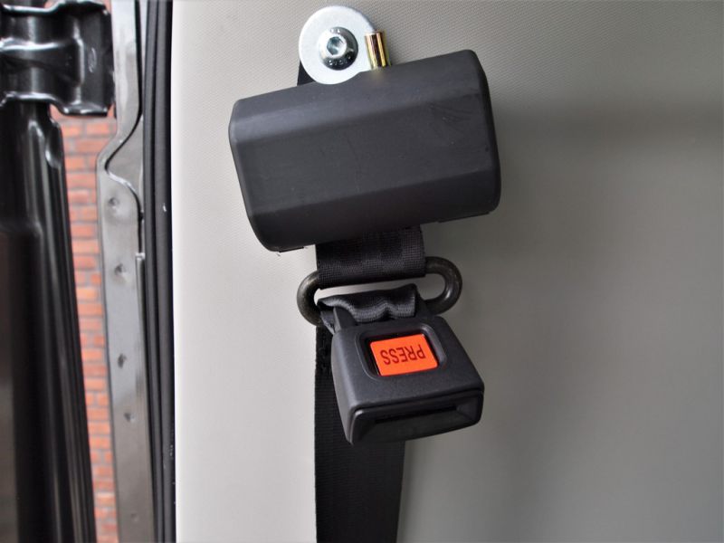 Rollstuhl_Bus_Ford_Transit_9_Sitzer_Autovermietung_Comet_18.JPG