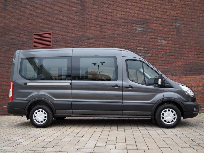 Rollstuhl_Bus_Ford_Transit_9_Sitzer_Autovermietung_Comet_2.JPG