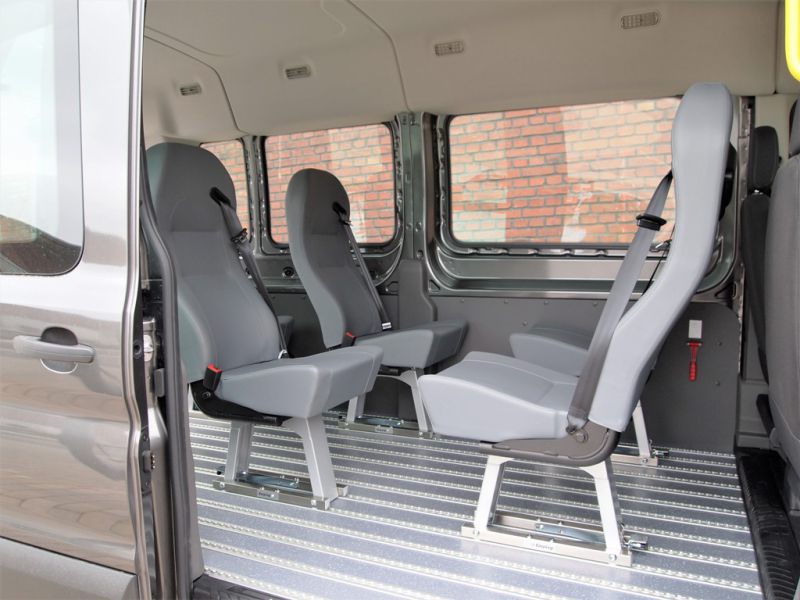Rollstuhl_Bus_Ford_Transit_9_Sitzer_Autovermietung_Comet_7.JPG