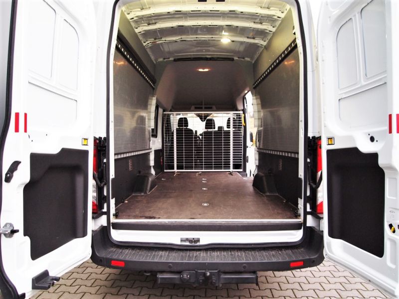 motorradtransporter_mieten_leihen_autovermietung_comet_kasten_6-sitzer_doppelkabiner_doka_10.JPG