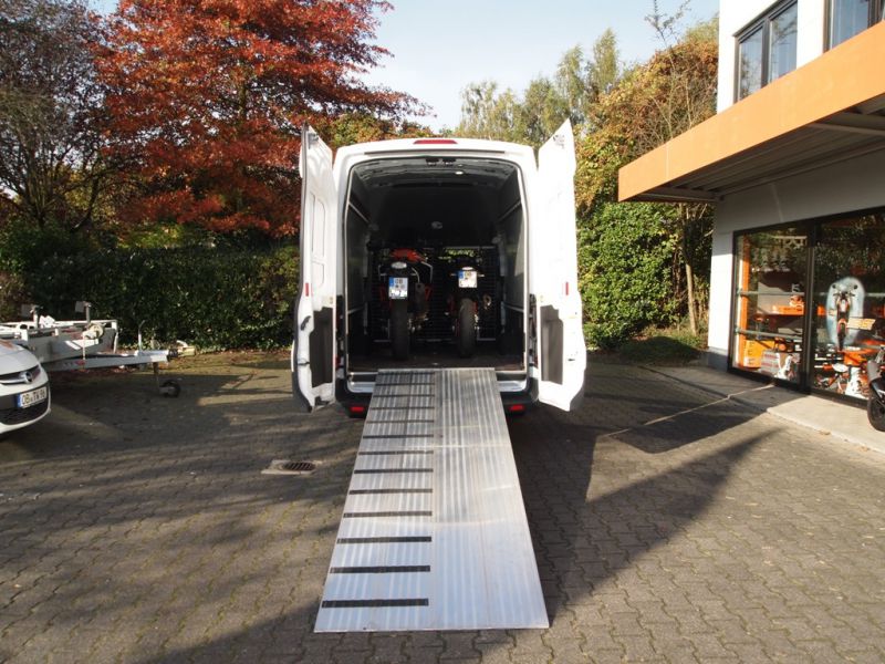 motorradtransporter_mieten_leihen_autovermietung_comet_kasten_6-sitzer_doppelkabiner_doka_13.JPG