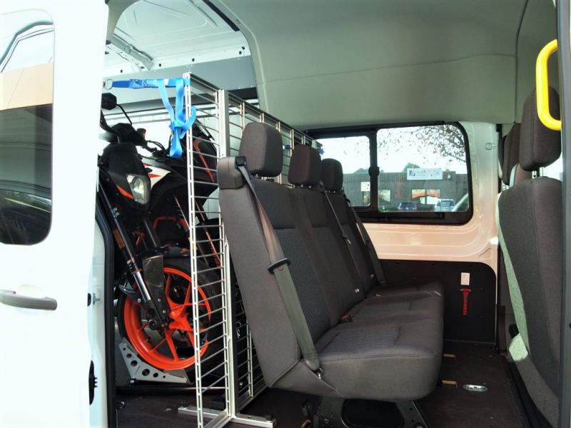 motorradtransporter_mieten_leihen_autovermietung_comet_kasten_6-sitzer_doppelkabiner_doka_14.JPG