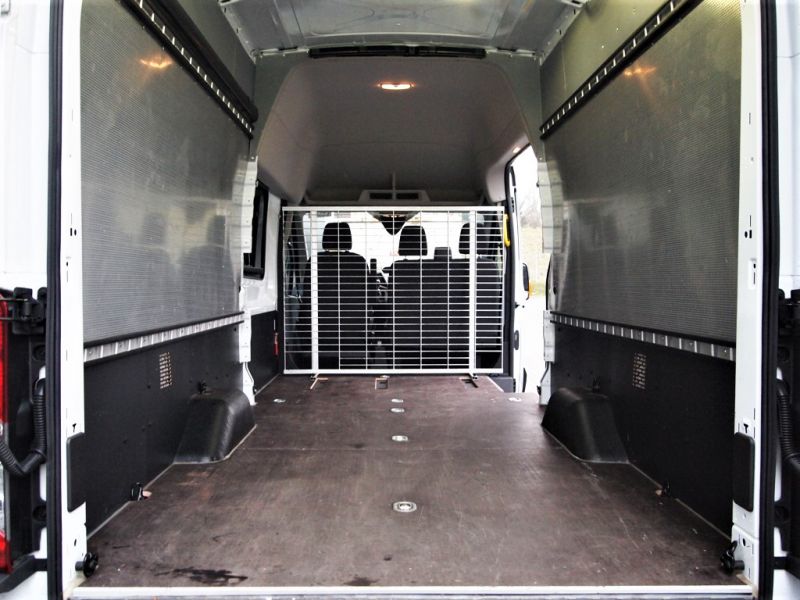 motorradtransporter_mieten_leihen_autovermietung_comet_kasten_6-sitzer_doppelkabiner_doka_9.JPG
