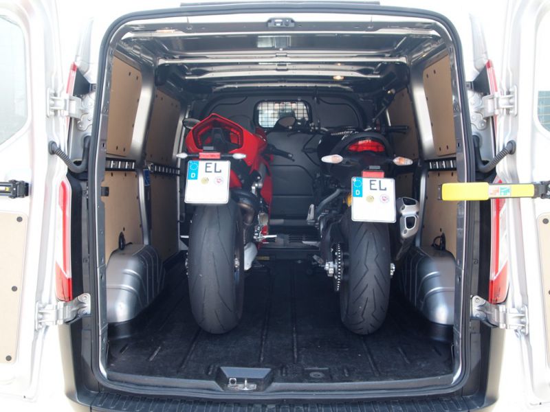 autovermietung_comet_motorradtransport_rampe_kasten_klein_2.JPG