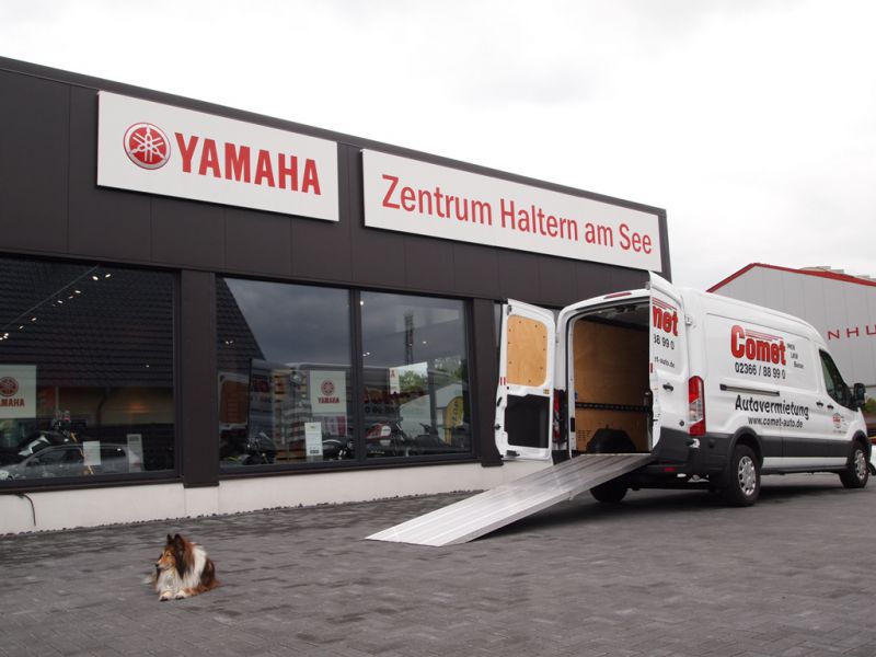 autovermietung_comet_motorradtransporter_leihen_mieten_beladen_1.JPG