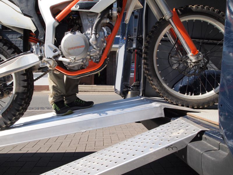 motorradtransport_motorradwippe_motorradrampe_verladerampe_comet_autovermietung (10).JPG