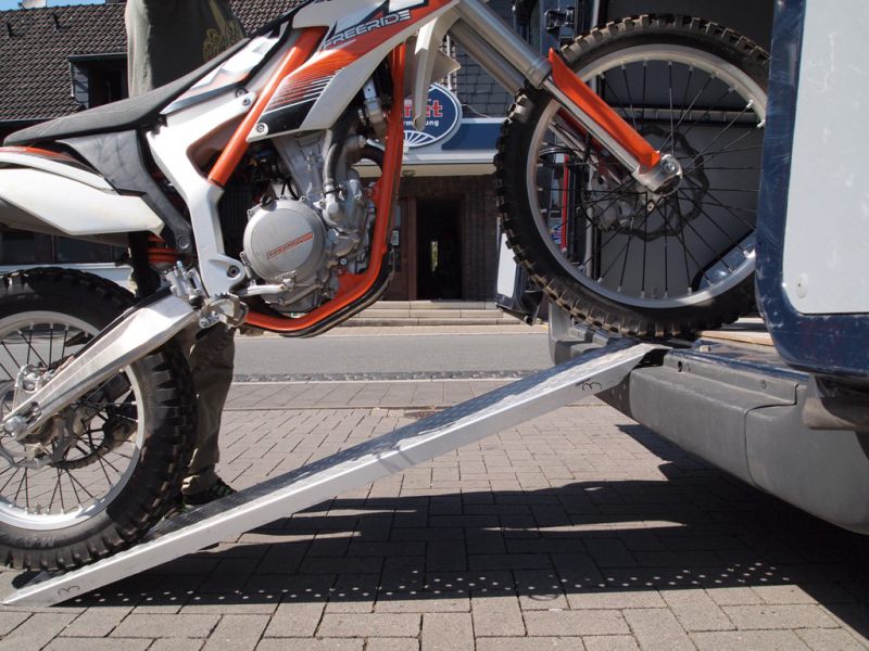 motorradtransport_motorradwippe_motorradrampe_verladerampe_comet_autovermietung (12).JPG