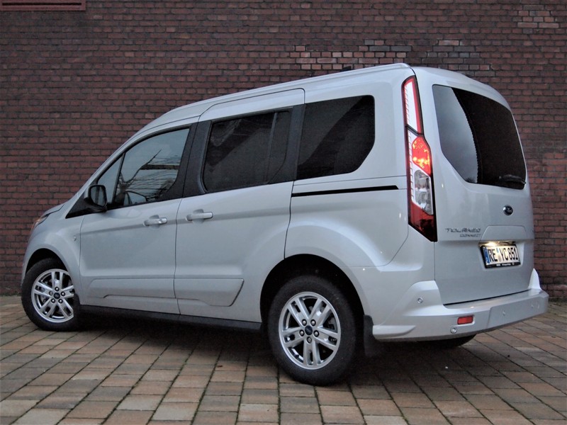 Autovermietung_Comet_Ford_Tourneo_Connect_5-Sitzer_2.JPG