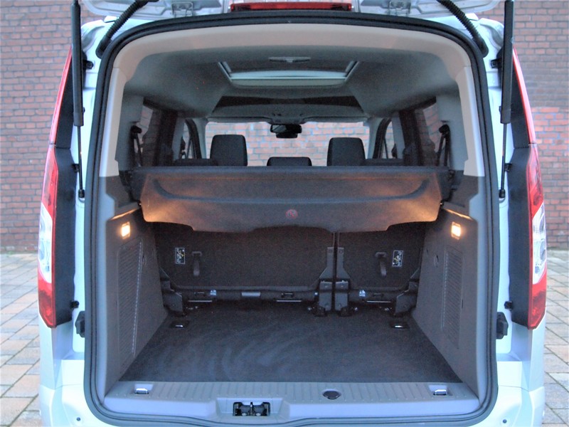 Autovermietung_Comet_Ford_Tourneo_Connect_5-Sitzer_8.JPG